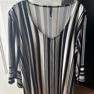 Bleeker & Dougal Black/White striped Women's Top